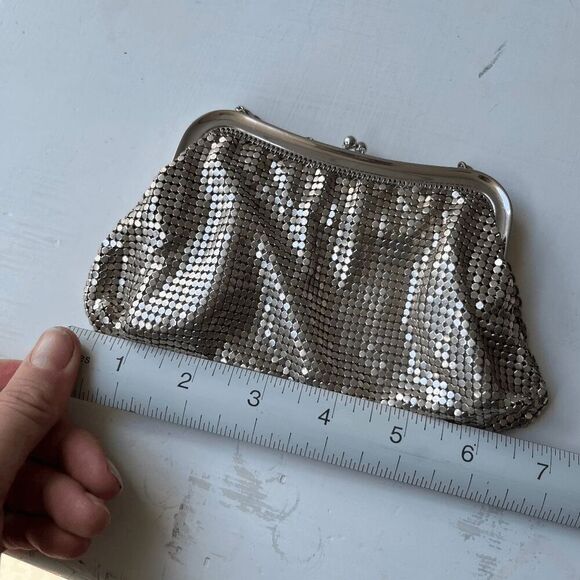 Vintage Whiting & Davis Silver Mesh Kisslock Bag – Made in USA – 7" x 3.75" - Picture 12 of 16